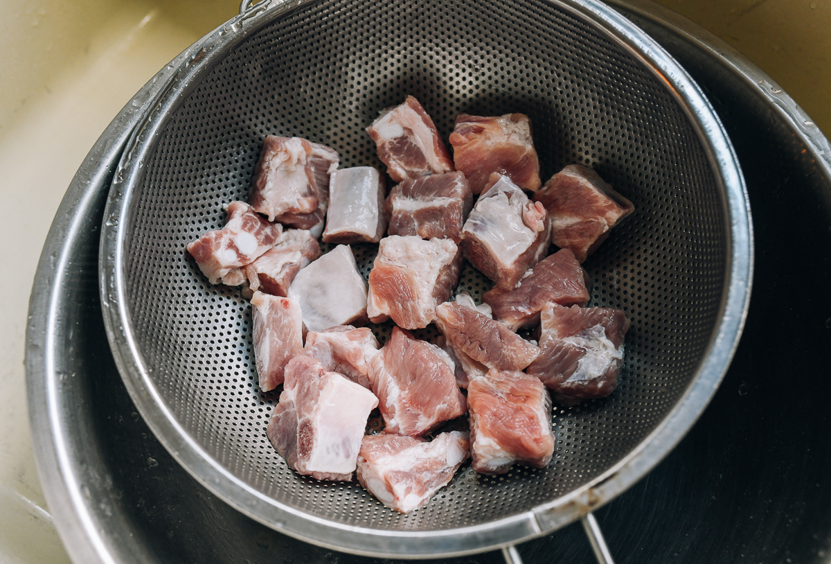 Washed, drained ribs