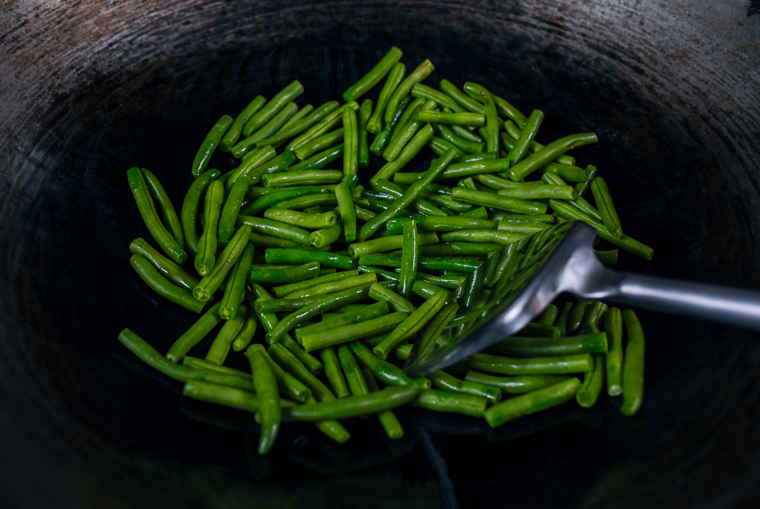 Green beans in wok