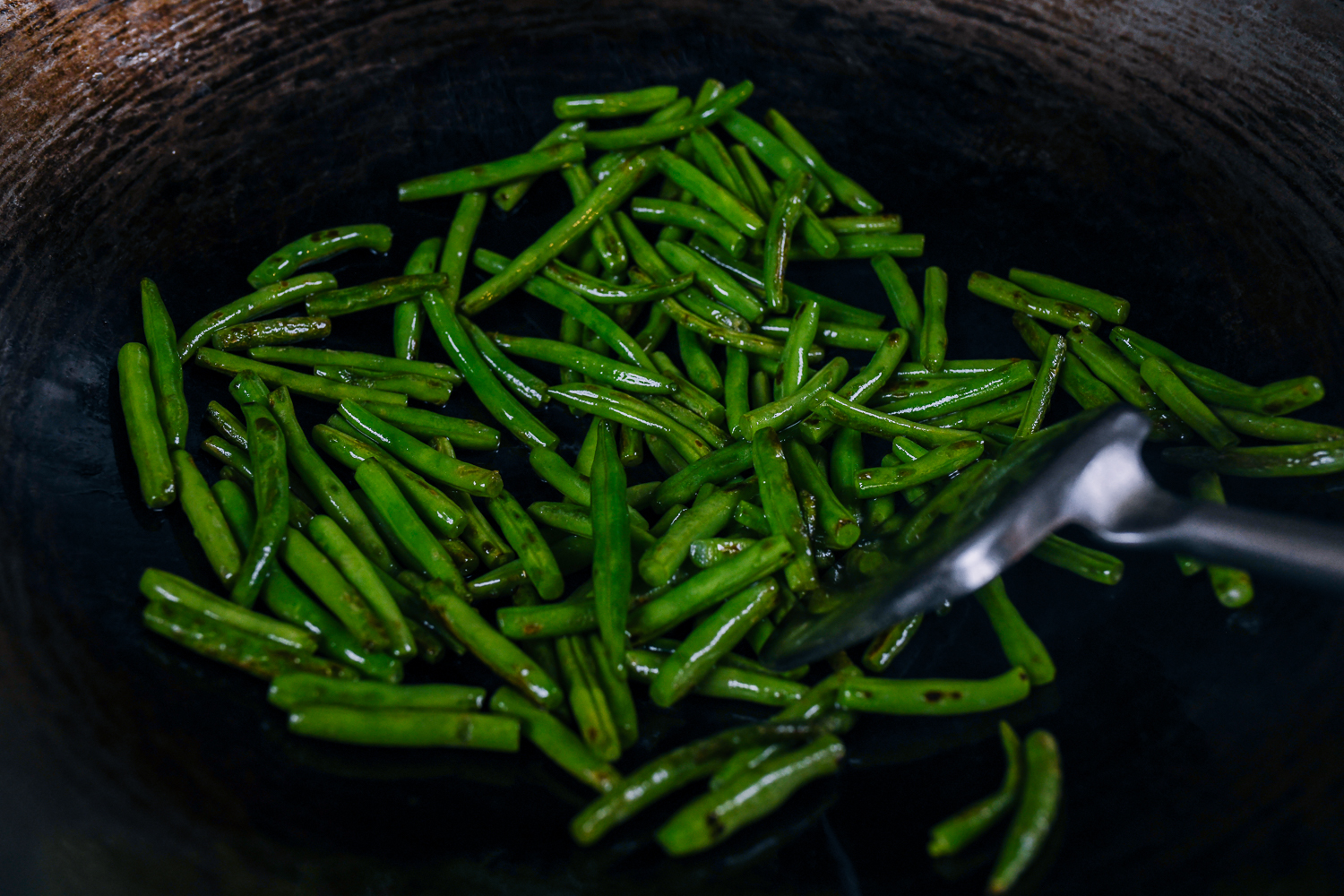 Seared green beans in wok