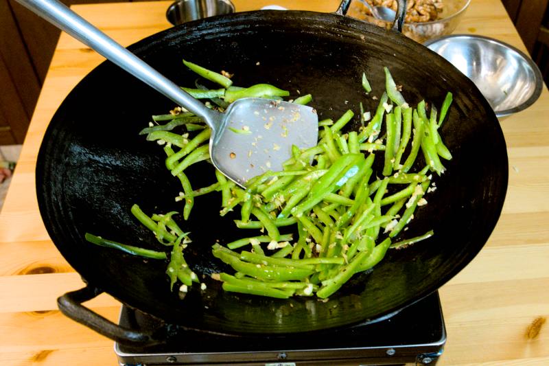 Stir-frying green peppers