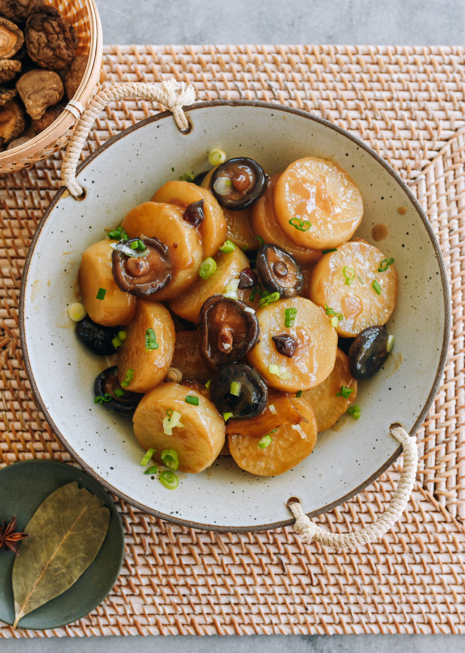Braised Daikon with Mushrooms