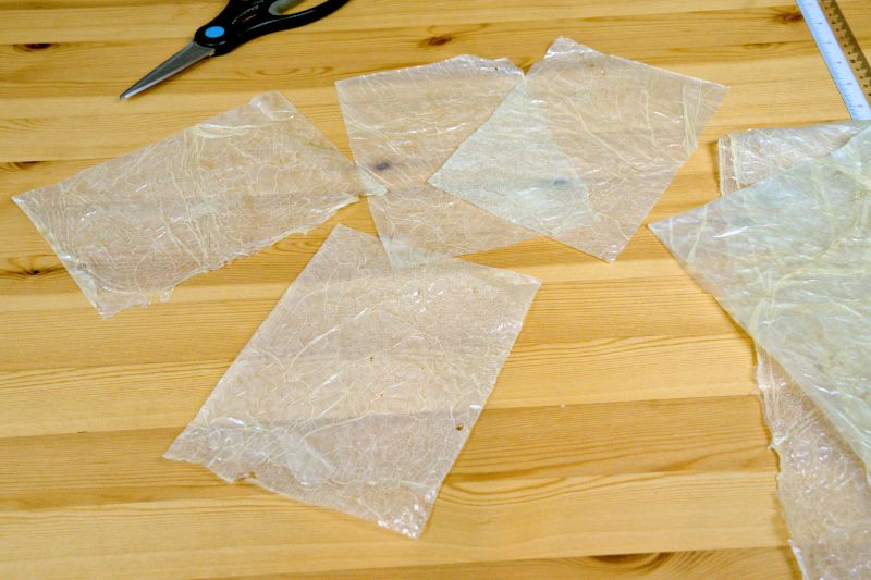Cutting bean curd skin