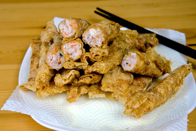 Fried shrimp rolls ready to serve