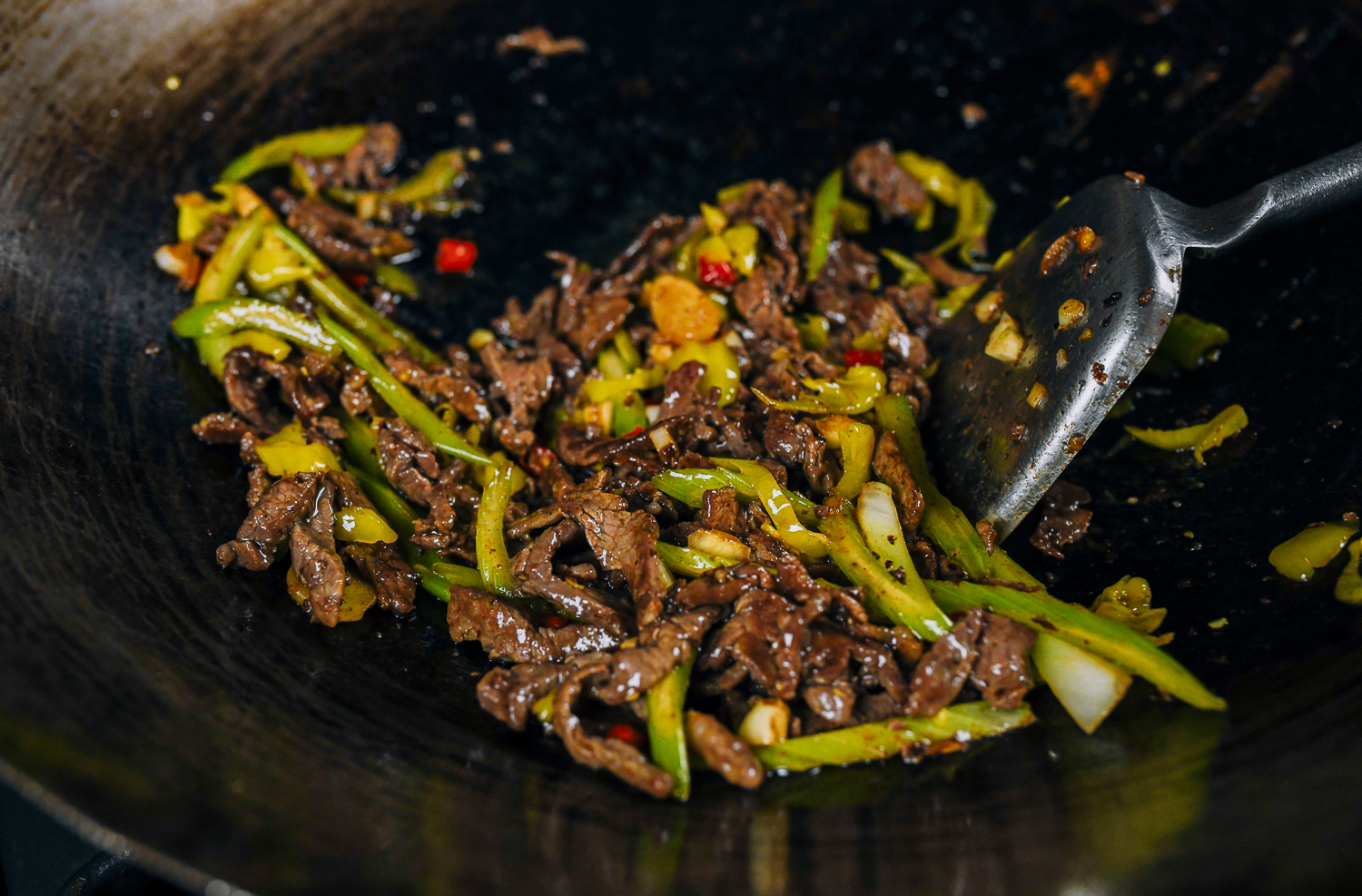 beef with pickled peppers in a wok