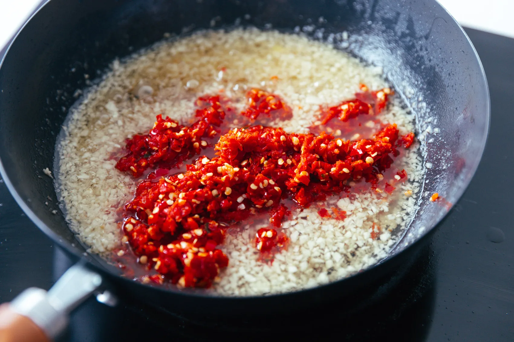 Chinese garlic chili sauce