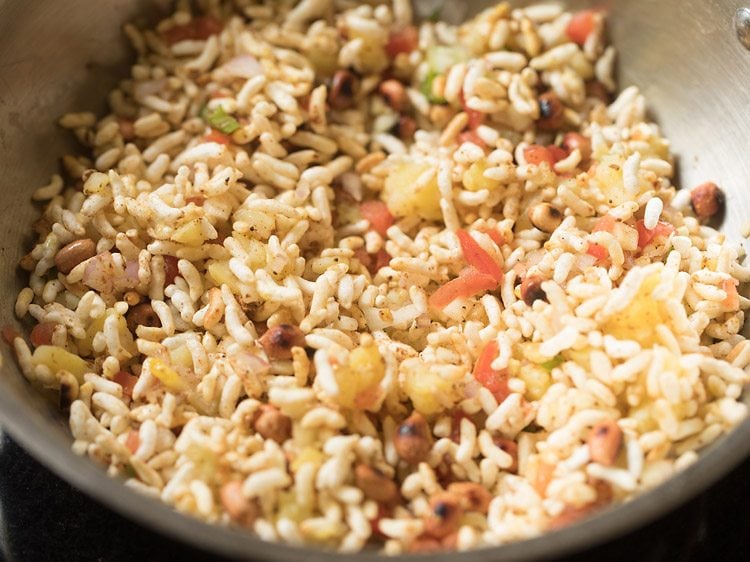 Ingredients mixed well with the puffed rice mixture.