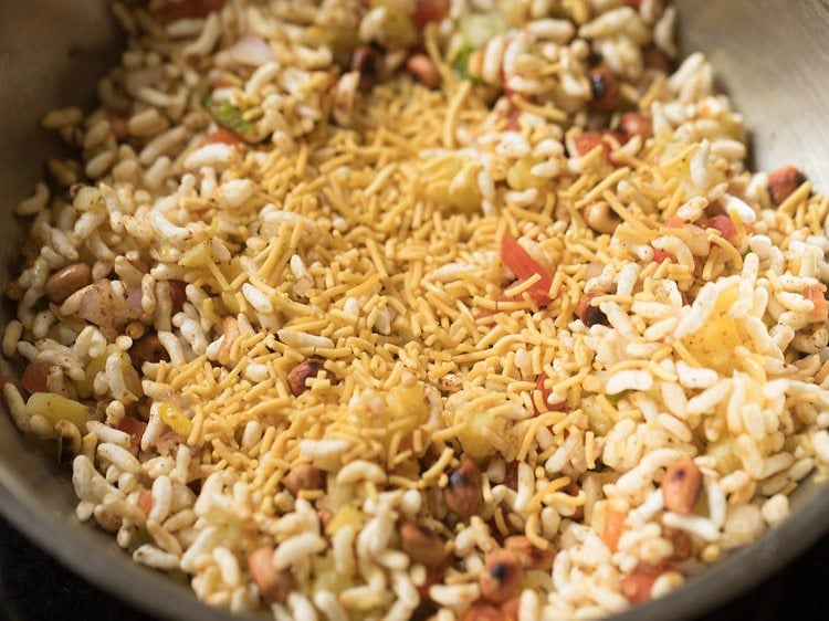 Sev added to Jhal Muri.