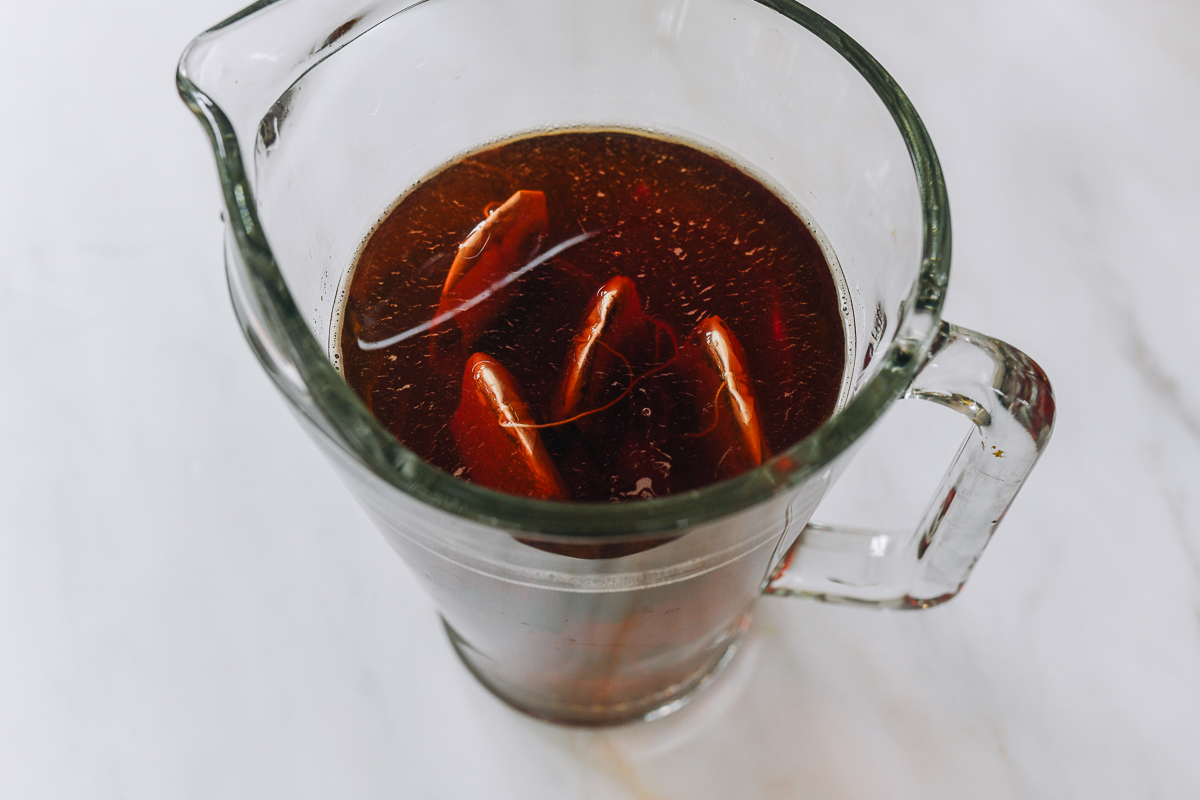 Brewing black tea in pitcher