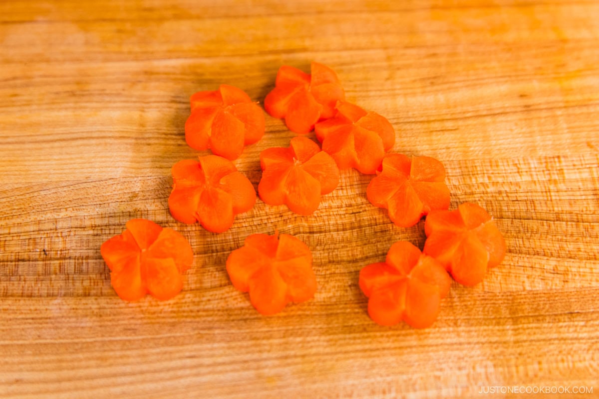 Mastering the Art of Carrot Flower Cuts (Nejiri Ume)