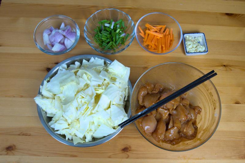 Main ingredients for chicken and cabbage stir fry