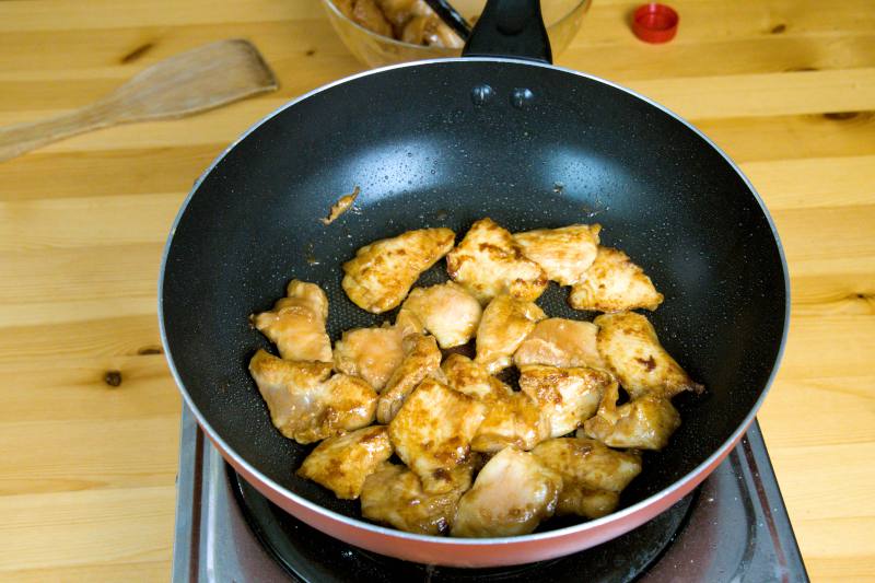 Cooking chicken in skillet